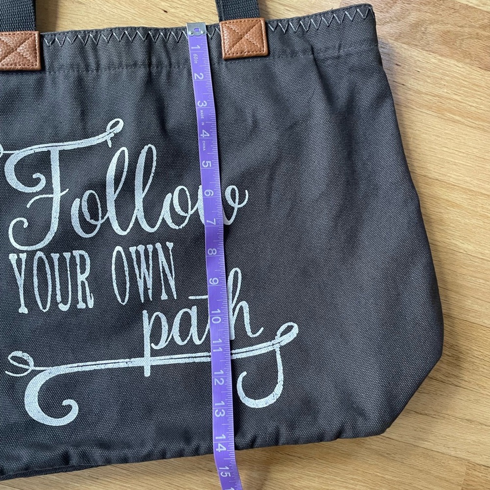 THIRTY ONE Canvas WANDER Tote Follow Your Own Path - Picture 10 of 11